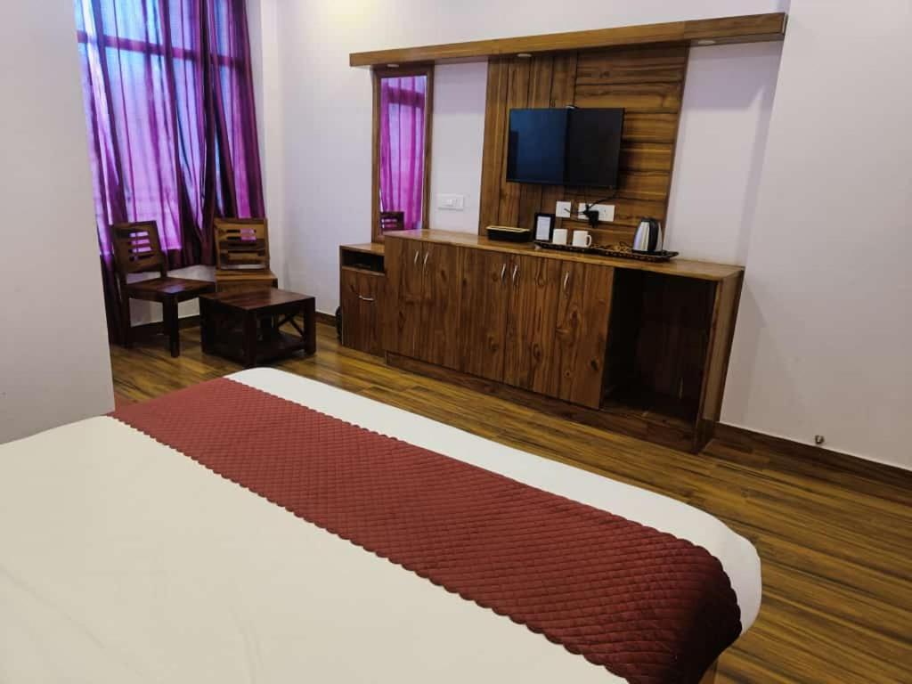 Hotel Kasauli View Cafe Restaurant Open Terrace Mountain View Zewnętrze zdjęcie
