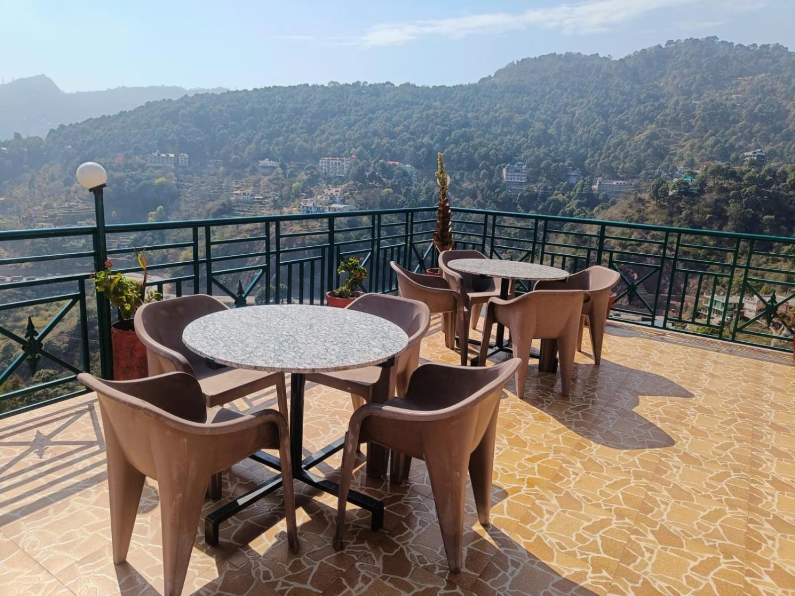 Hotel Kasauli View Cafe Restaurant Open Terrace Mountain View Zewnętrze zdjęcie