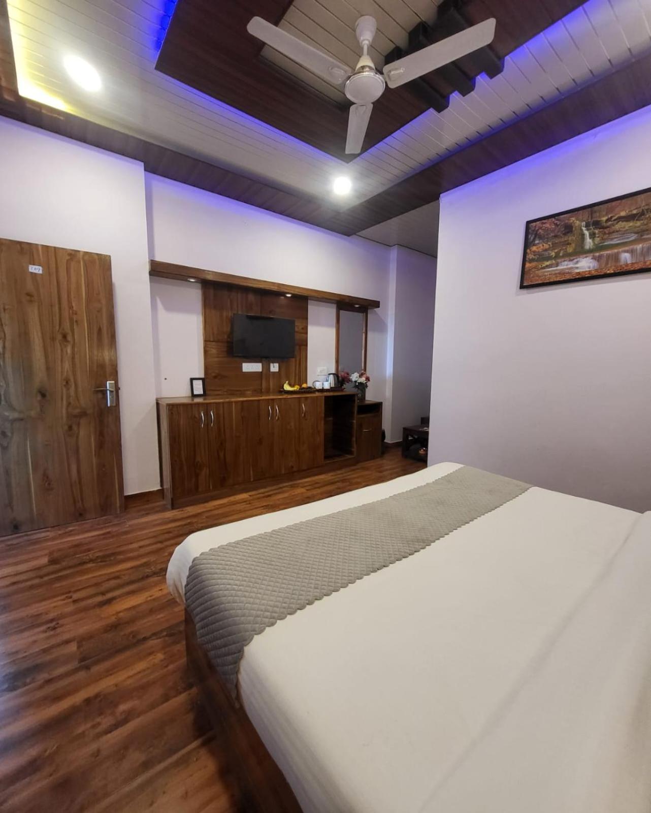 Hotel Kasauli View Cafe Restaurant Open Terrace Mountain View Zewnętrze zdjęcie