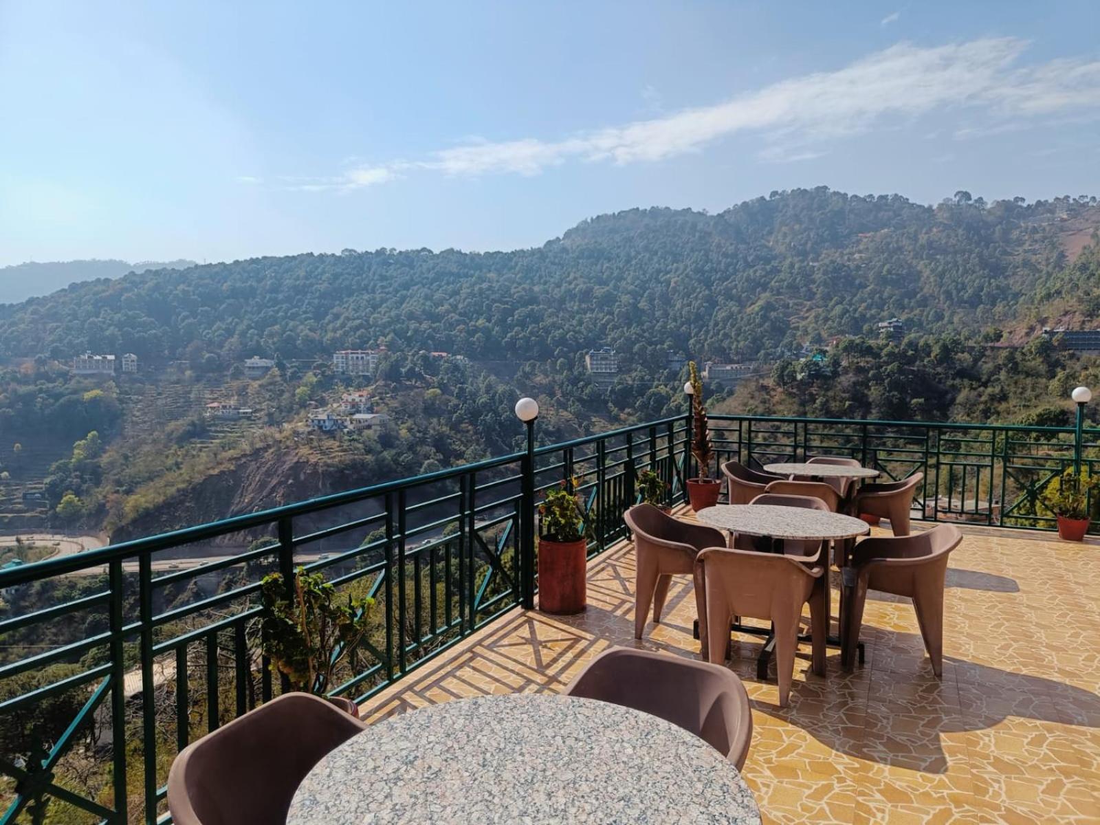 Hotel Kasauli View Cafe Restaurant Open Terrace Mountain View Zewnętrze zdjęcie